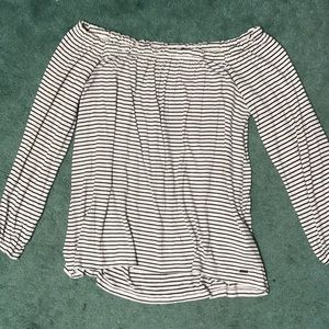 Off the shoulder Hollister long sleeve shirt
